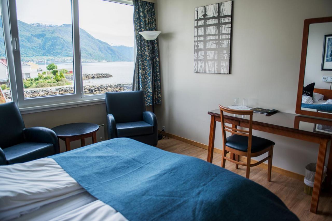 Leikanger Fjordhotel - Unike Hoteller Экстерьер фото