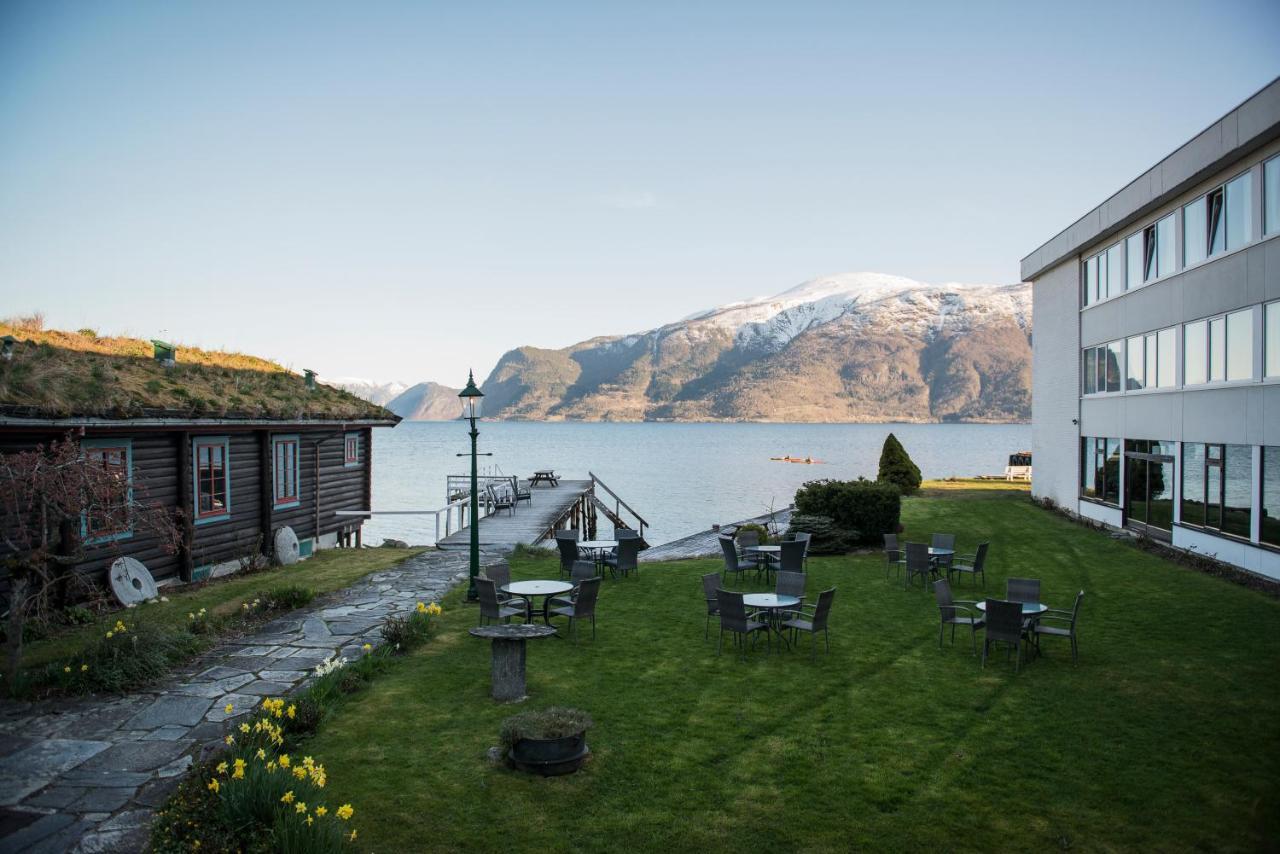 Leikanger Fjordhotel - Unike Hoteller Экстерьер фото