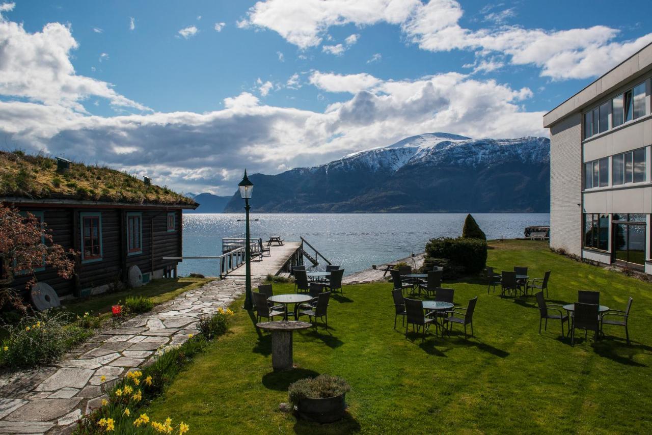 Leikanger Fjordhotel - Unike Hoteller Экстерьер фото