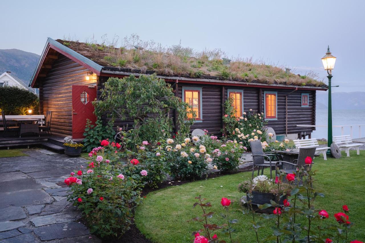 Leikanger Fjordhotel - Unike Hoteller Экстерьер фото