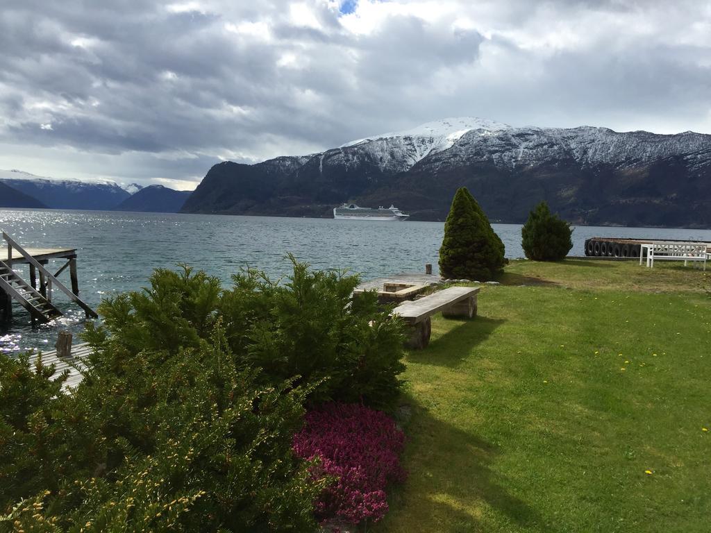 Leikanger Fjordhotel - Unike Hoteller Экстерьер фото