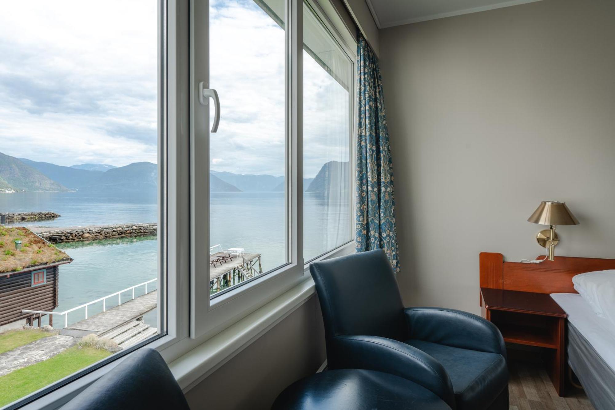 Leikanger Fjordhotel - Unike Hoteller Экстерьер фото