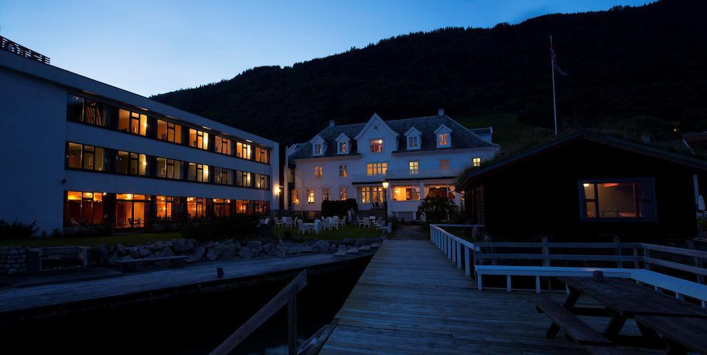Leikanger Fjordhotel - Unike Hoteller Экстерьер фото