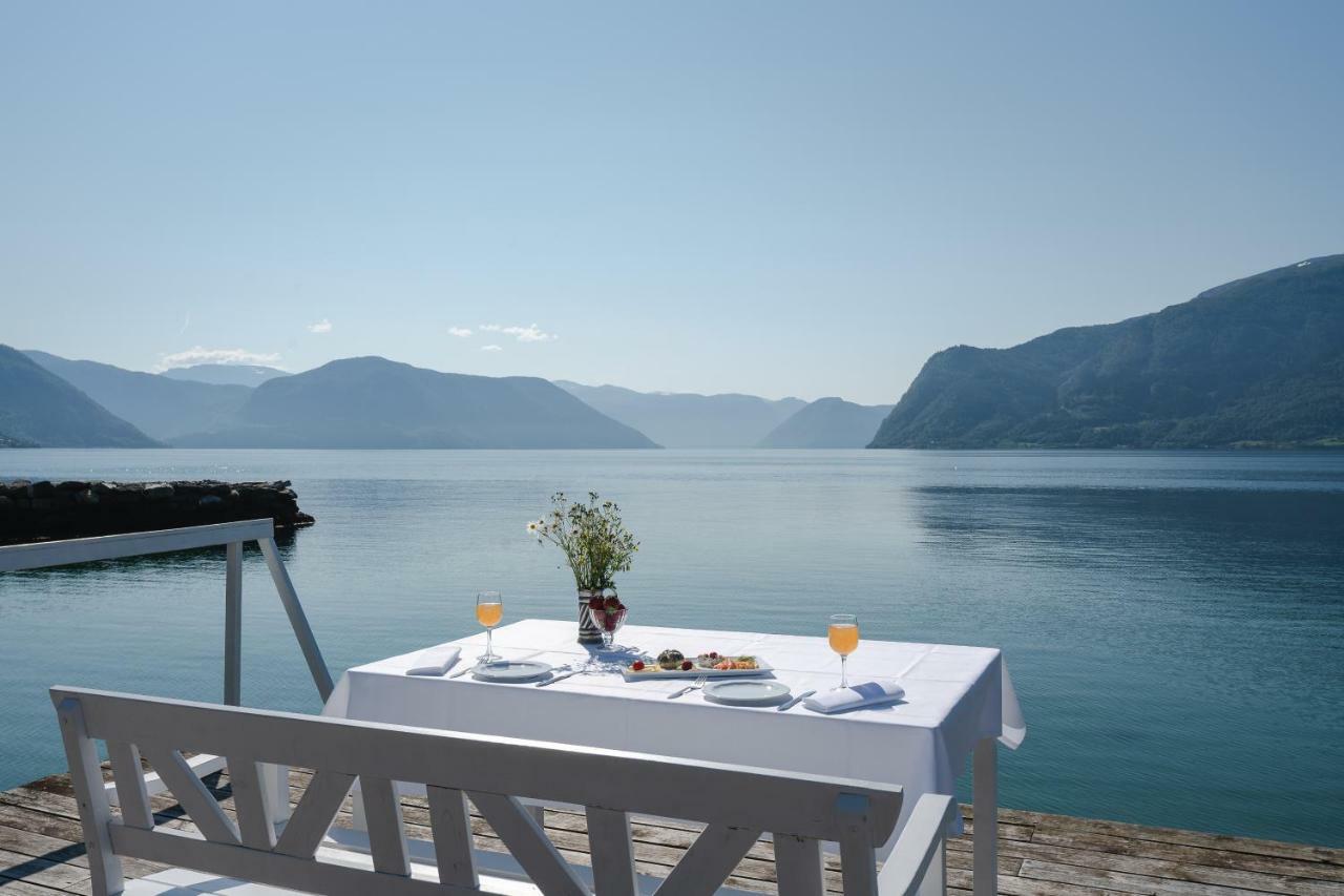 Leikanger Fjordhotel - Unike Hoteller Экстерьер фото
