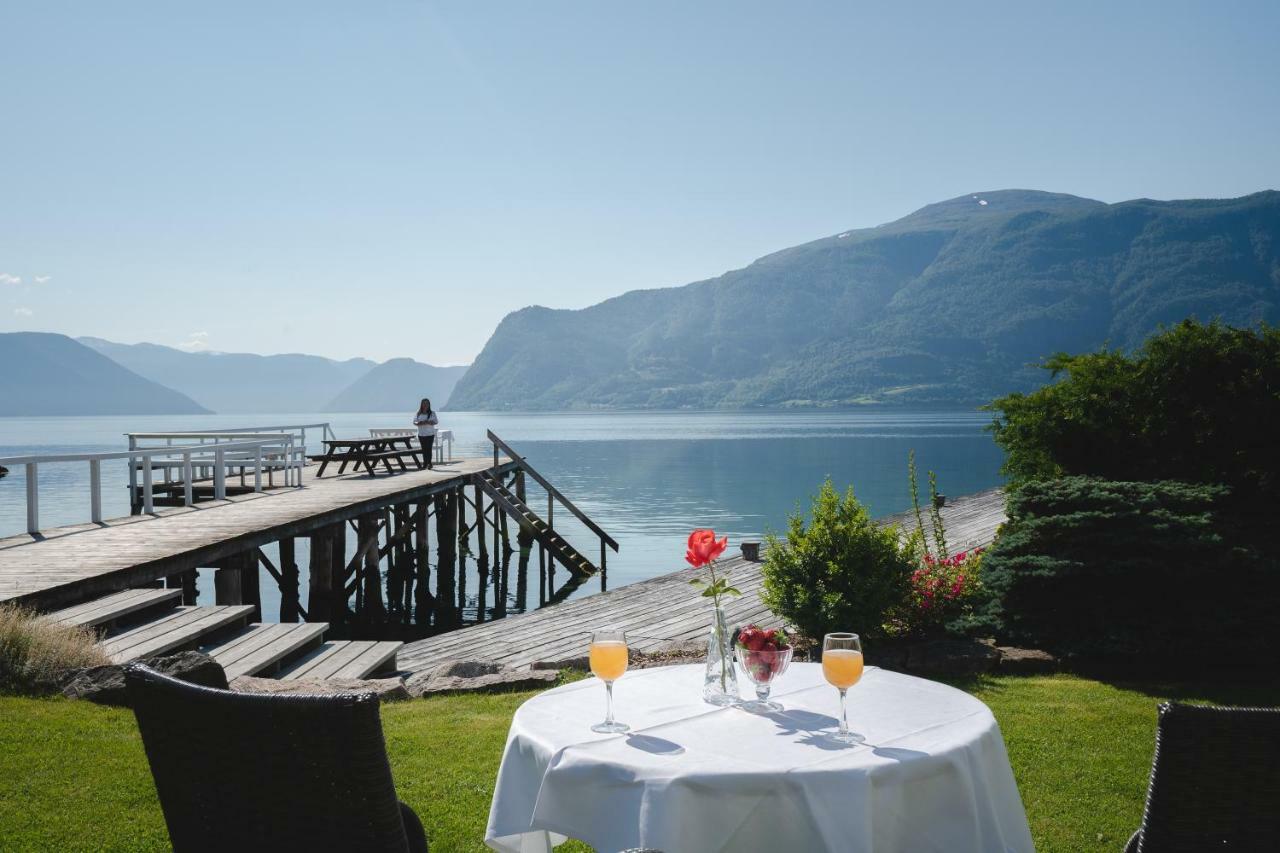 Leikanger Fjordhotel - Unike Hoteller Экстерьер фото