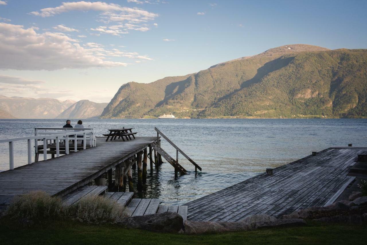 Leikanger Fjordhotel - Unike Hoteller Экстерьер фото