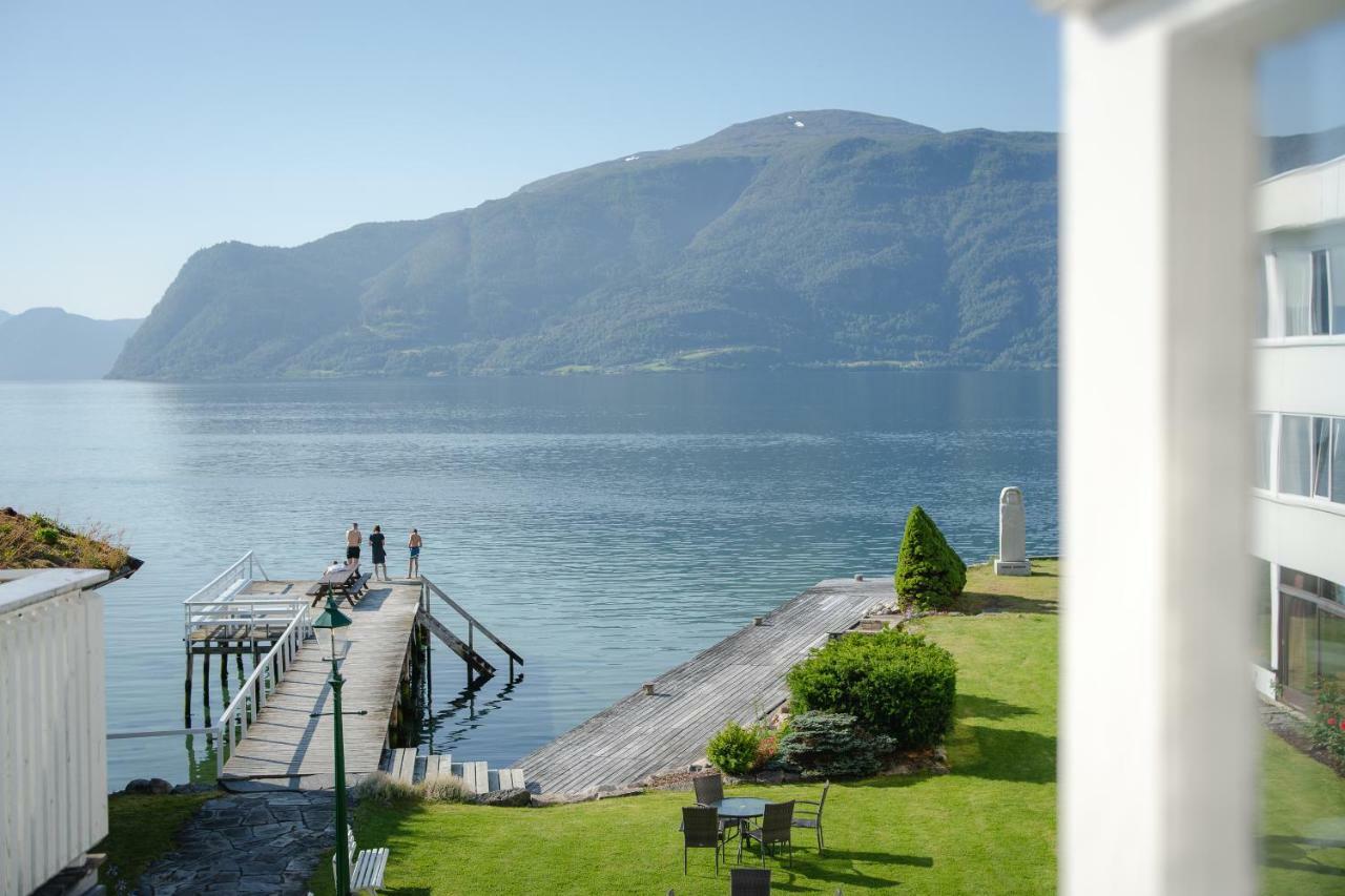 Leikanger Fjordhotel - Unike Hoteller Экстерьер фото