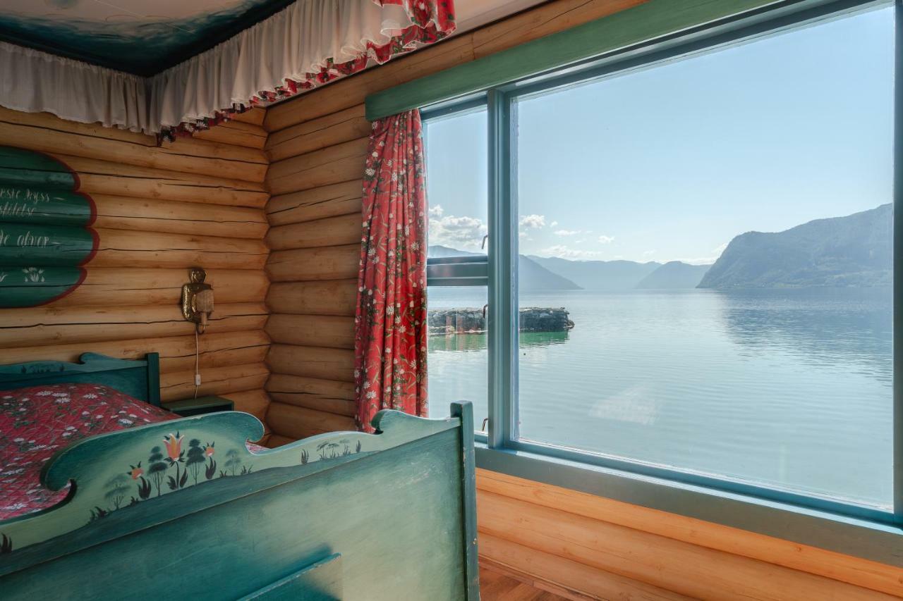 Leikanger Fjordhotel - Unike Hoteller Экстерьер фото