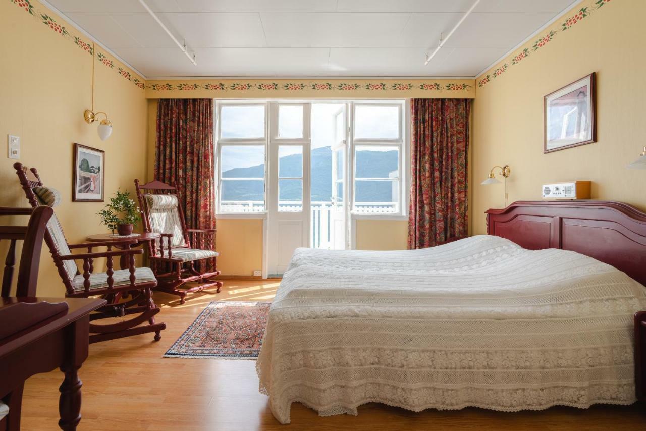 Leikanger Fjordhotel - Unike Hoteller Экстерьер фото