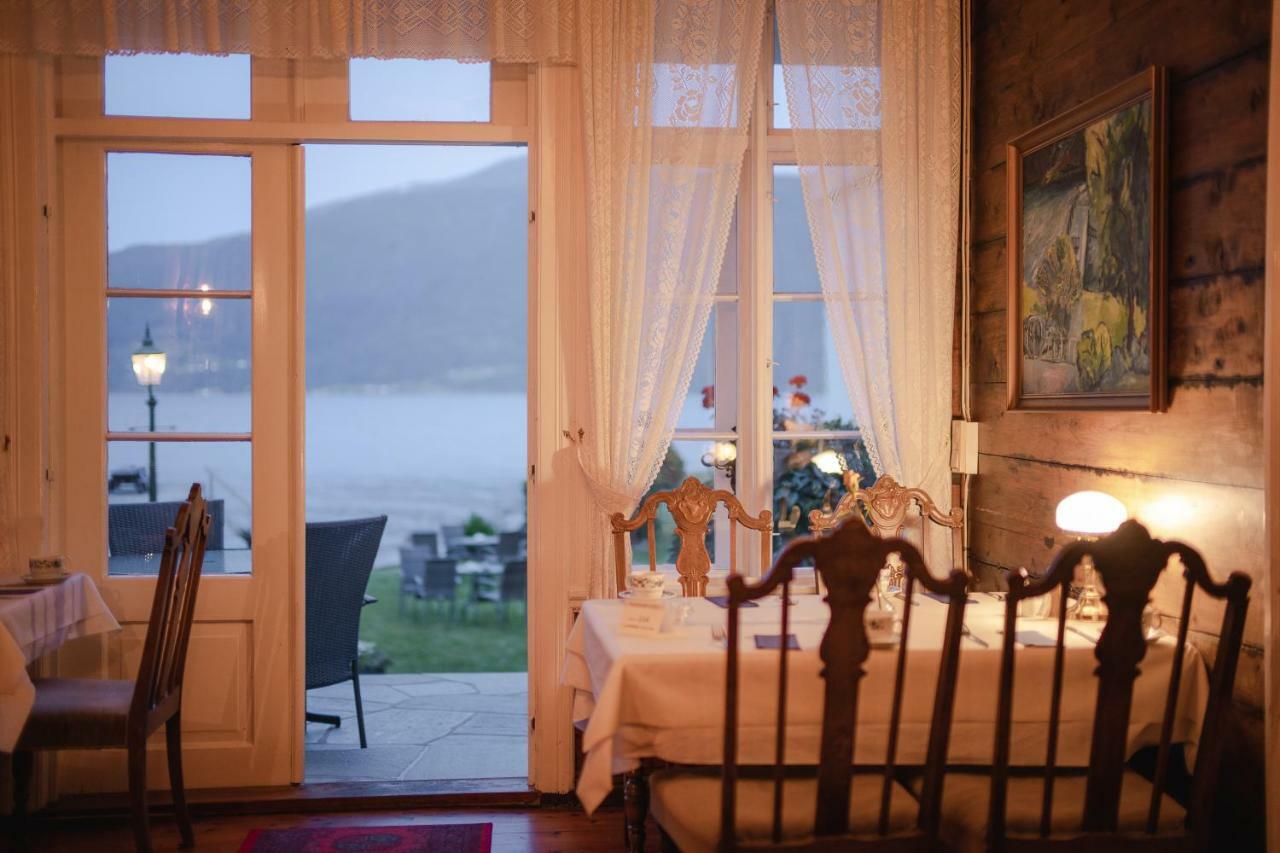 Leikanger Fjordhotel - Unike Hoteller Экстерьер фото