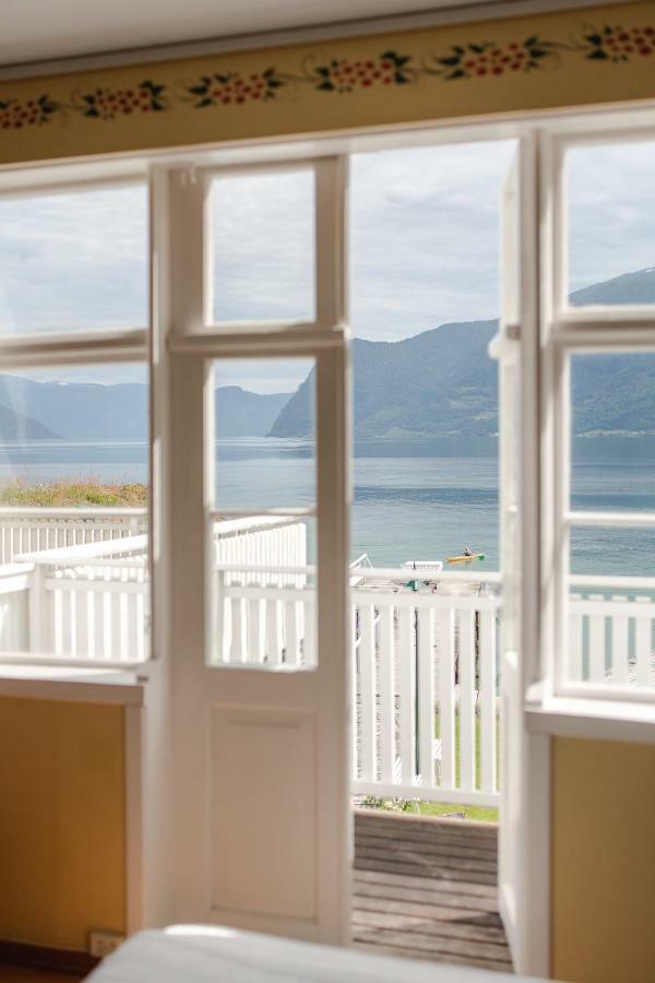 Leikanger Fjordhotel - Unike Hoteller Экстерьер фото