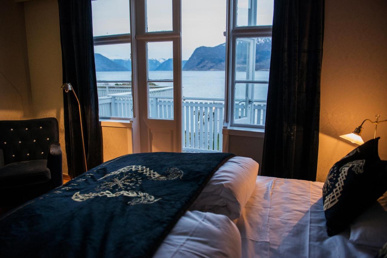Leikanger Fjordhotel - Unike Hoteller Экстерьер фото